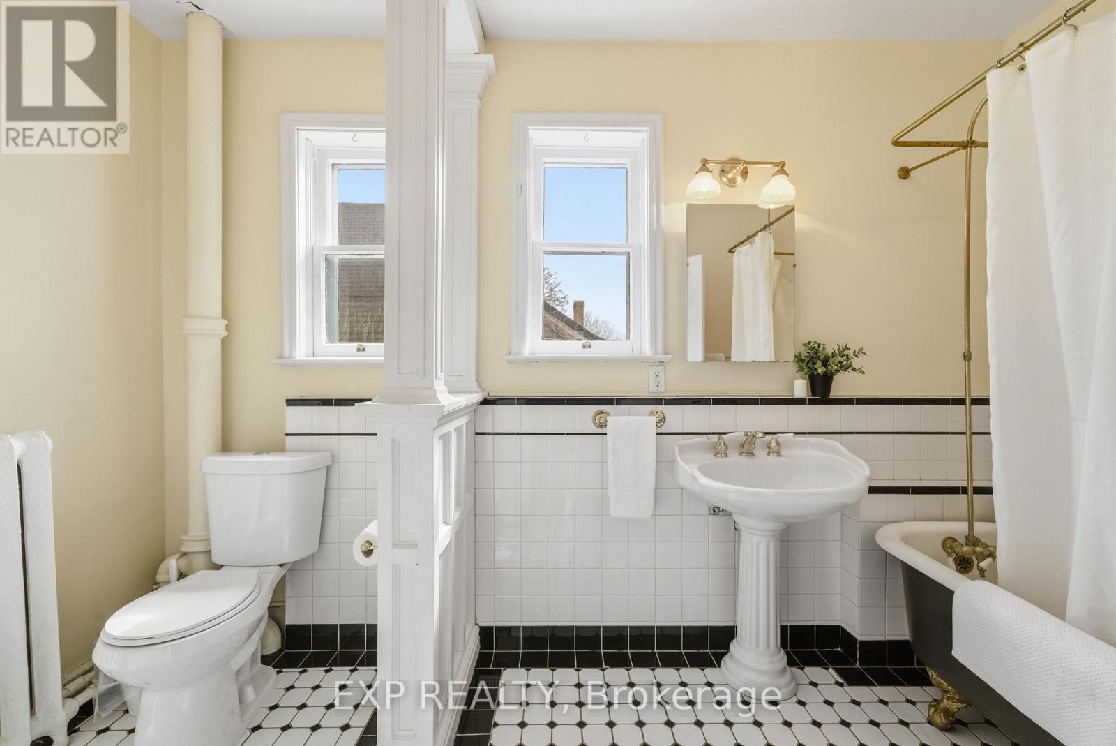 385 Stewart Street, Peterborough (Town Ward 3), Ontario  K9H 4A9 - Photo 33 - X12925444