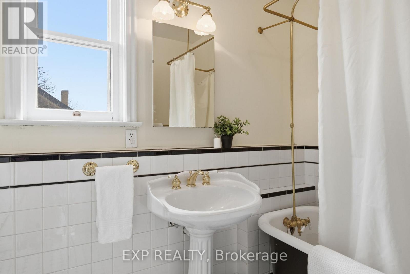 385 Stewart Street, Peterborough (Town Ward 3), Ontario  K9H 4A9 - Photo 34 - X12925444