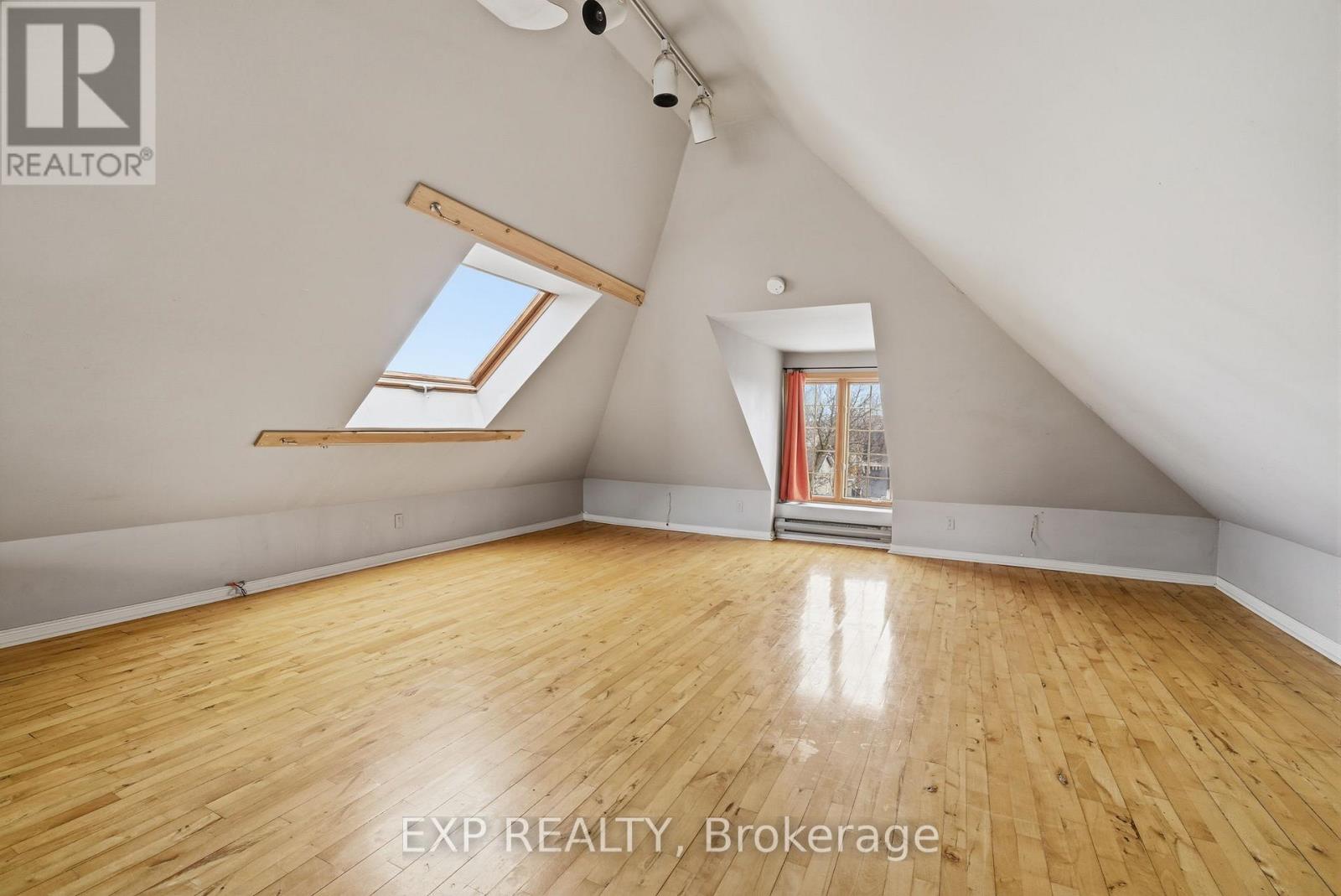 385 Stewart Street, Peterborough (Town Ward 3), Ontario  K9H 4A9 - Photo 36 - X12925444