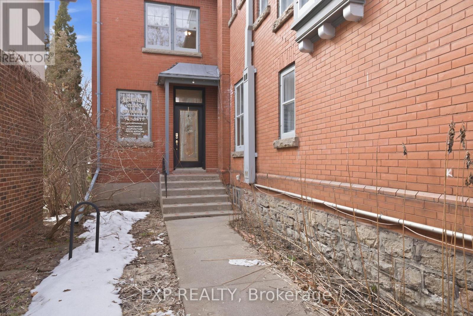 385 Stewart Street, Peterborough (Town Ward 3), Ontario  K9H 4A9 - Photo 5 - X12925444