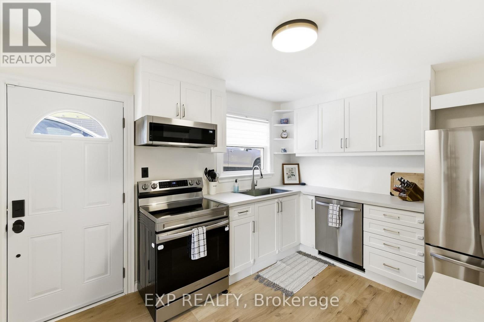 198 Shelbourne Street, Peterborough (Northcrest Ward 5), Ontario  K9H 5K4 - Photo 14 - X12925552