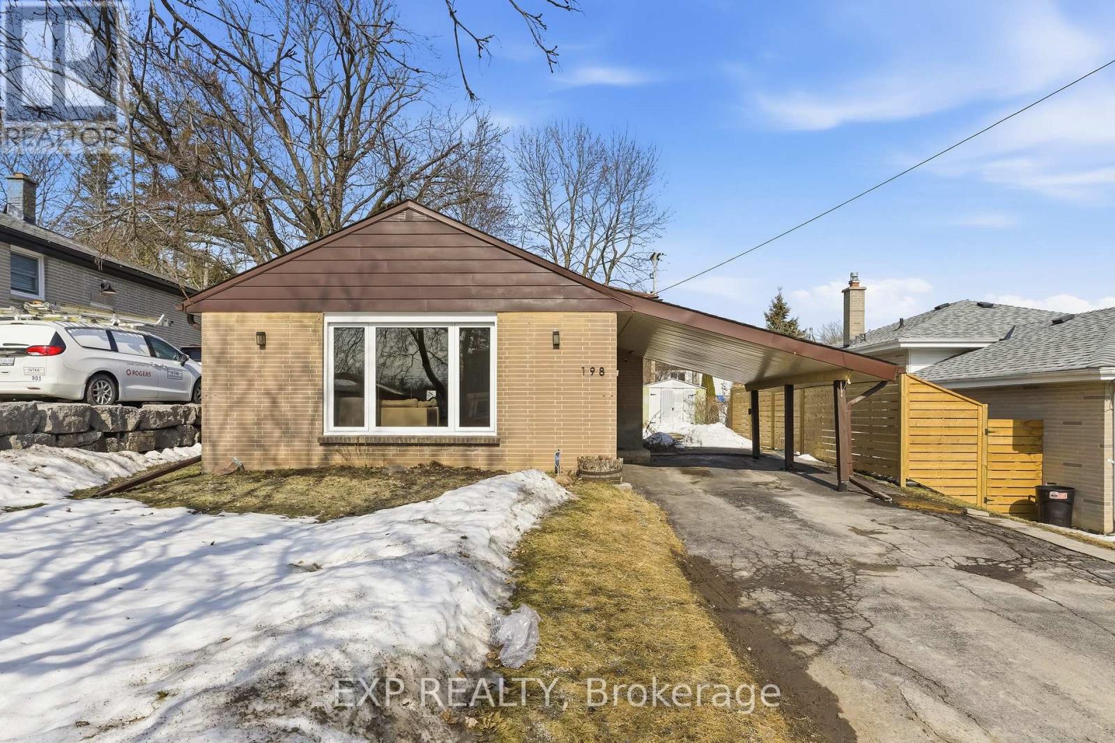 198 Shelbourne Street, Peterborough (Northcrest Ward 5), Ontario  K9H 5K4 - Photo 2 - X12925552