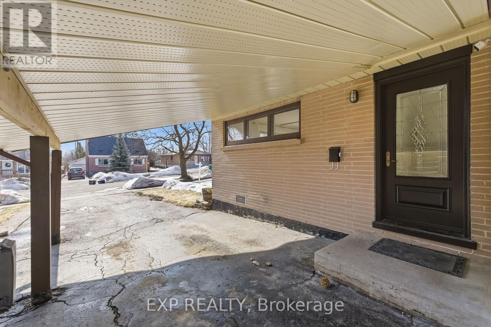 198 Shelbourne Street, Peterborough (Northcrest Ward 5), Ontario  K9H 5K4 - Photo 3 - X12925552