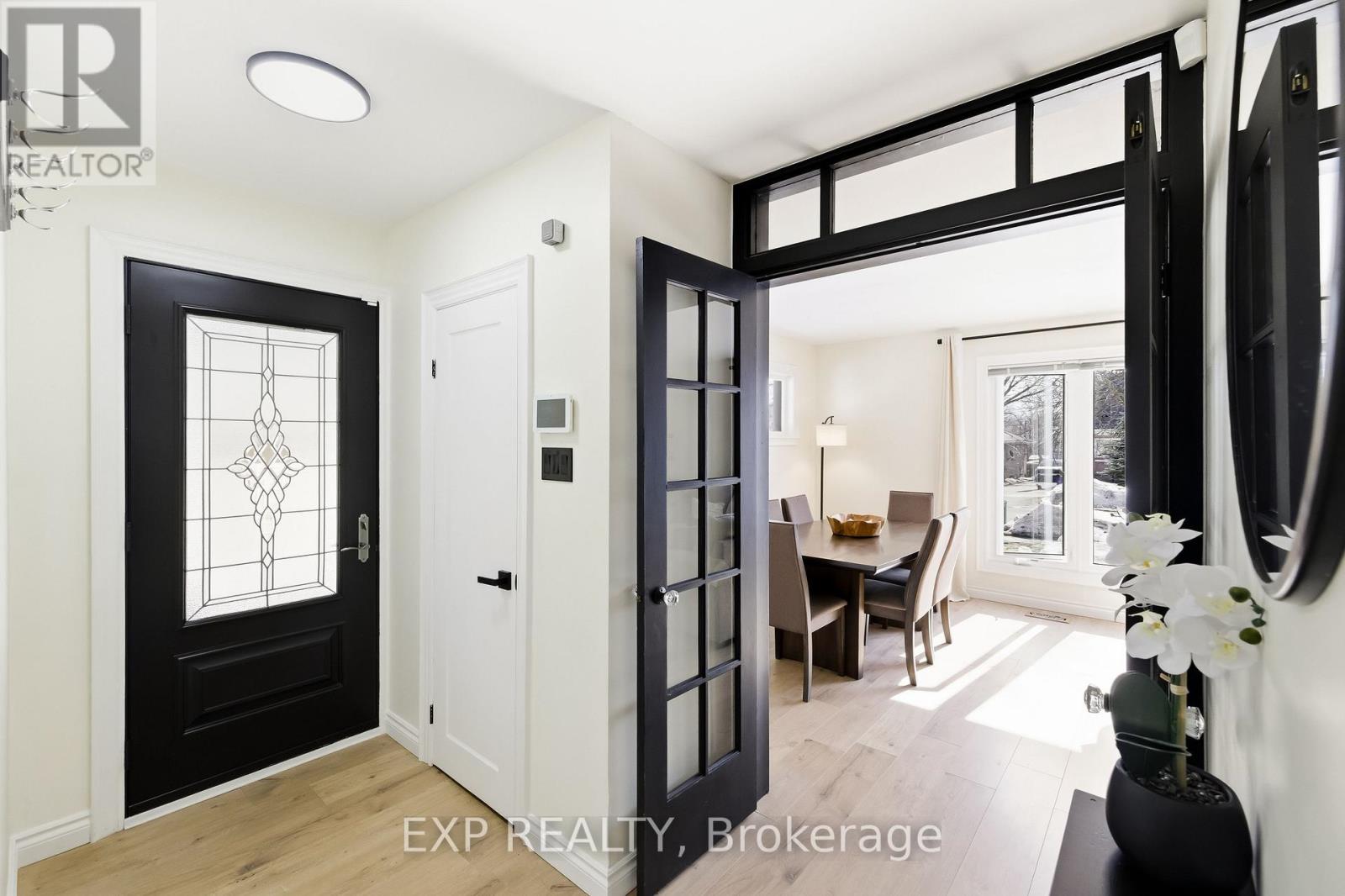 198 Shelbourne Street, Peterborough (Northcrest Ward 5), Ontario  K9H 5K4 - Photo 5 - X12925552