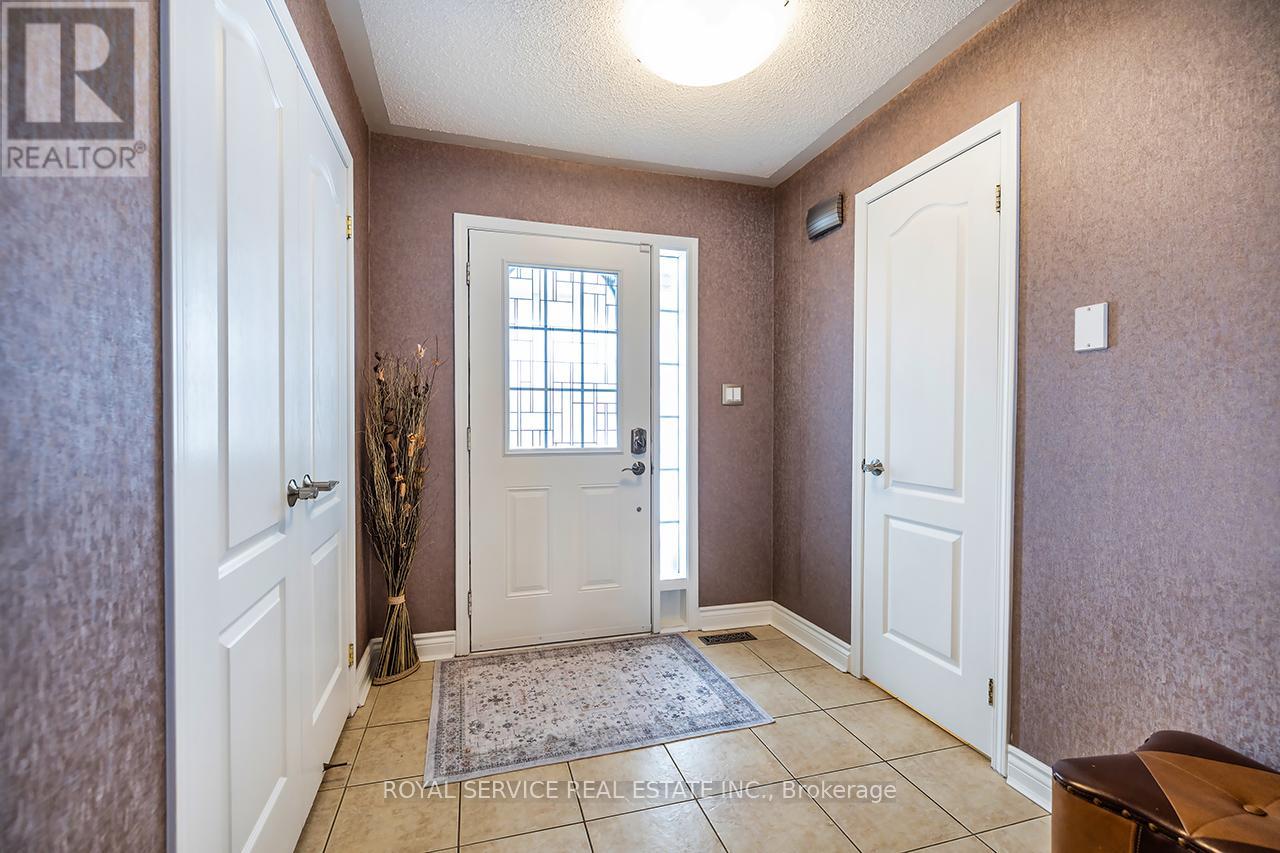 66 Stillwell Lane, Clarington (Newcastle), Ontario  L1B 1R4 - Photo 5 - E12926062