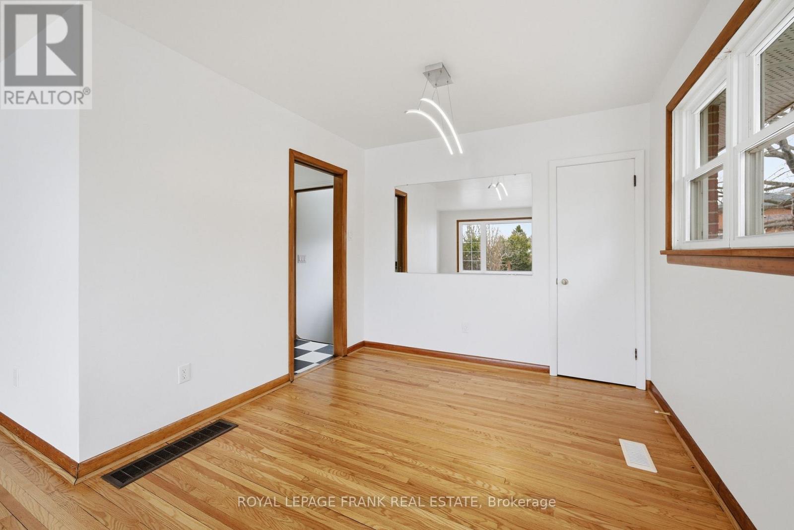 808 Aylmer Street N, Peterborough (Northcrest Ward 5), Ontario  K9H 3Y4 - Photo 10 - X12926288