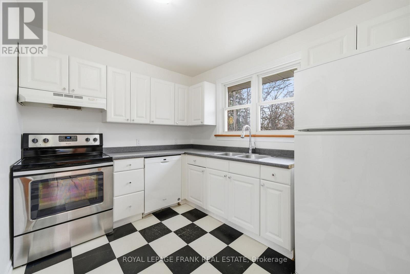 808 Aylmer Street N, Peterborough (Northcrest Ward 5), Ontario  K9H 3Y4 - Photo 12 - X12926288