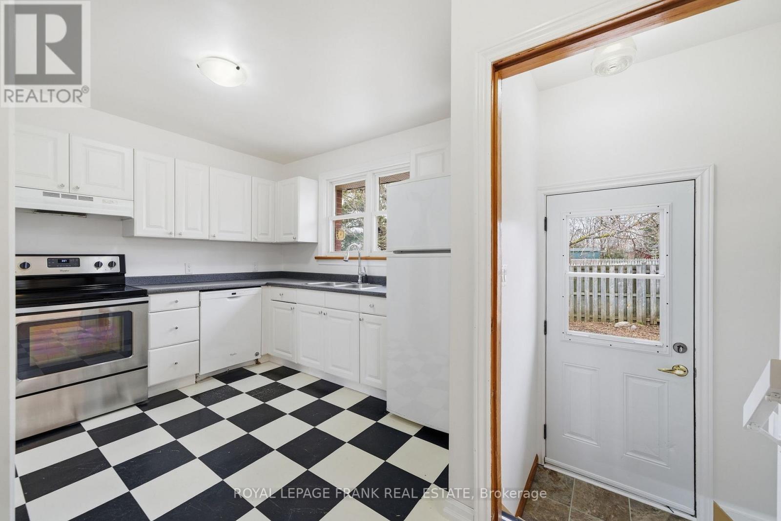 808 Aylmer Street N, Peterborough (Northcrest Ward 5), Ontario  K9H 3Y4 - Photo 14 - X12926288