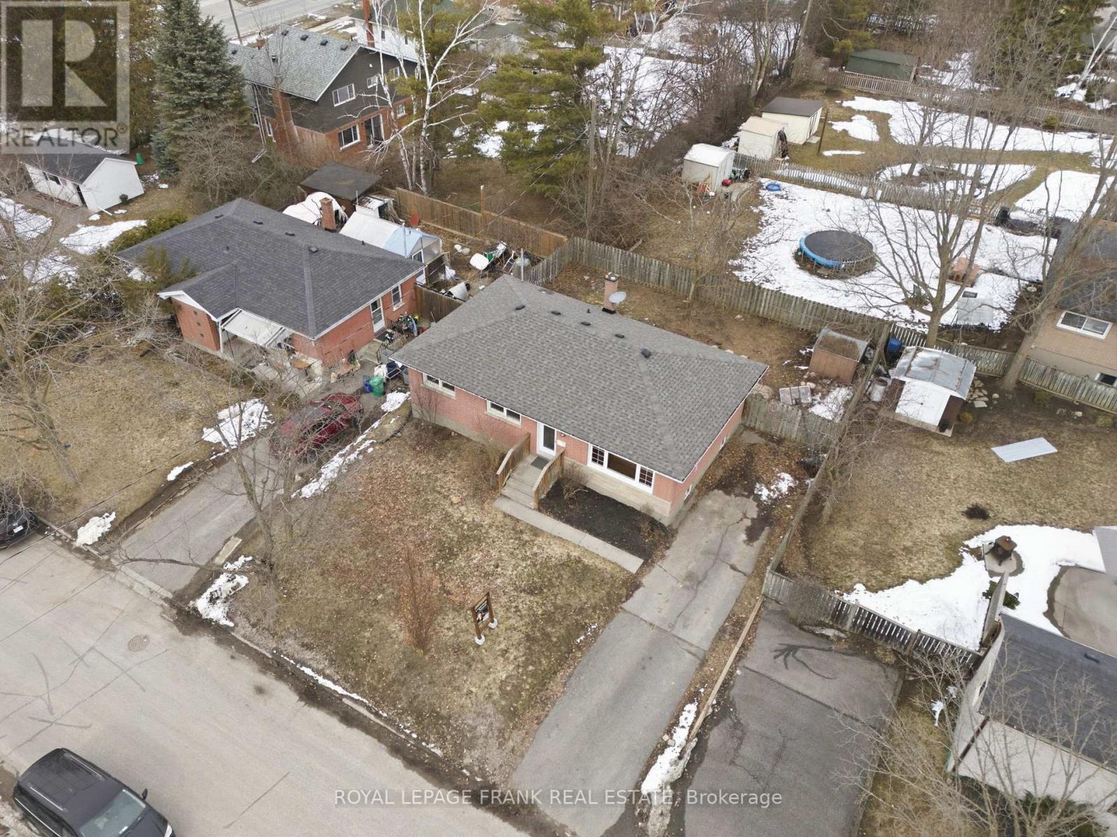 808 Aylmer Street N, Peterborough (Northcrest Ward 5), Ontario  K9H 3Y4 - Photo 2 - X12926288