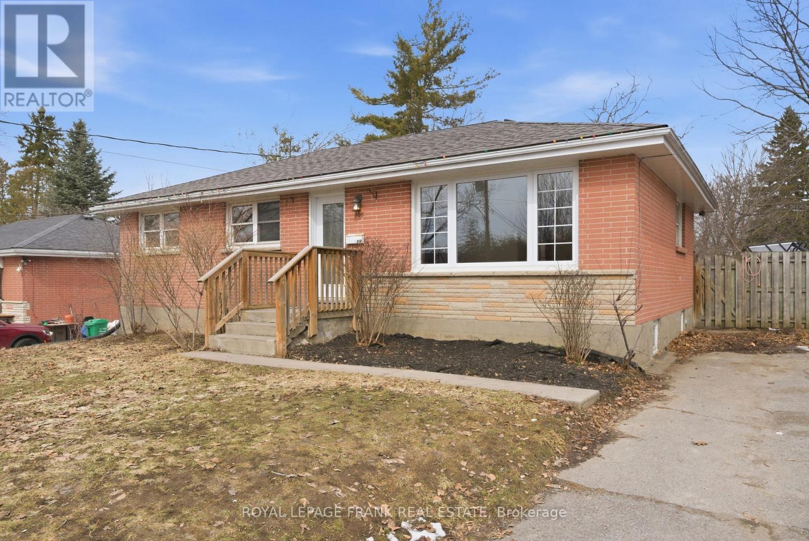 808 Aylmer Street N, Peterborough (Northcrest Ward 5), Ontario  K9H 3Y4 - Photo 4 - X12926288
