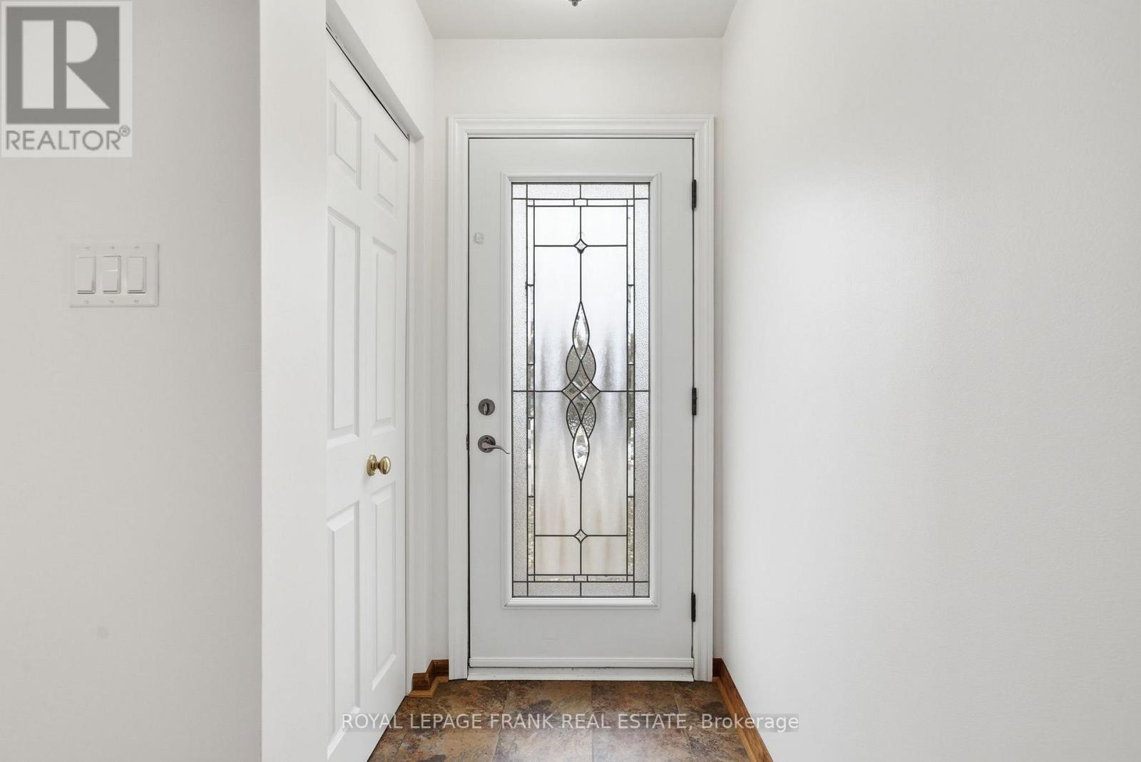 808 Aylmer Street N, Peterborough (Northcrest Ward 5), Ontario  K9H 3Y4 - Photo 5 - X12926288