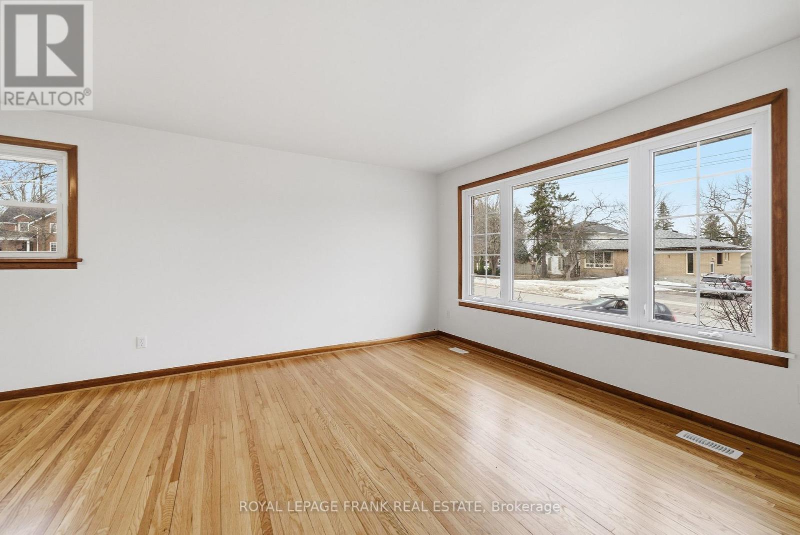 808 Aylmer Street N, Peterborough (Northcrest Ward 5), Ontario  K9H 3Y4 - Photo 6 - X12926288