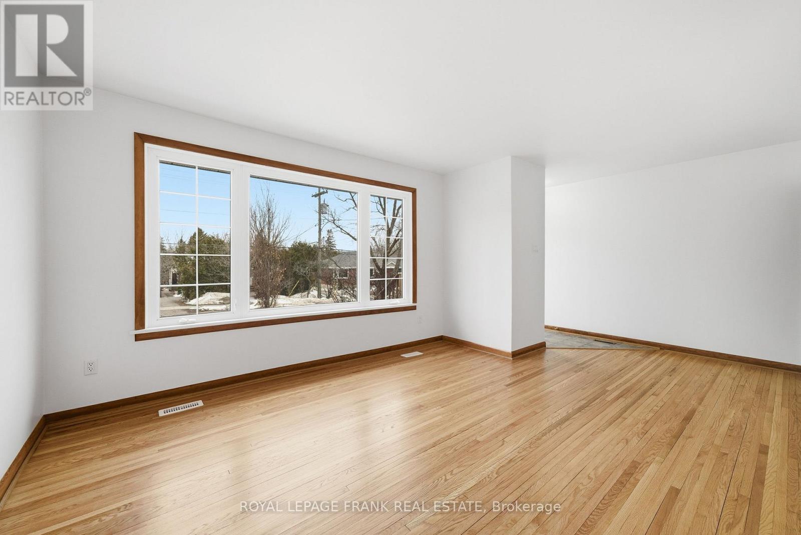 808 Aylmer Street N, Peterborough (Northcrest Ward 5), Ontario  K9H 3Y4 - Photo 8 - X12926288