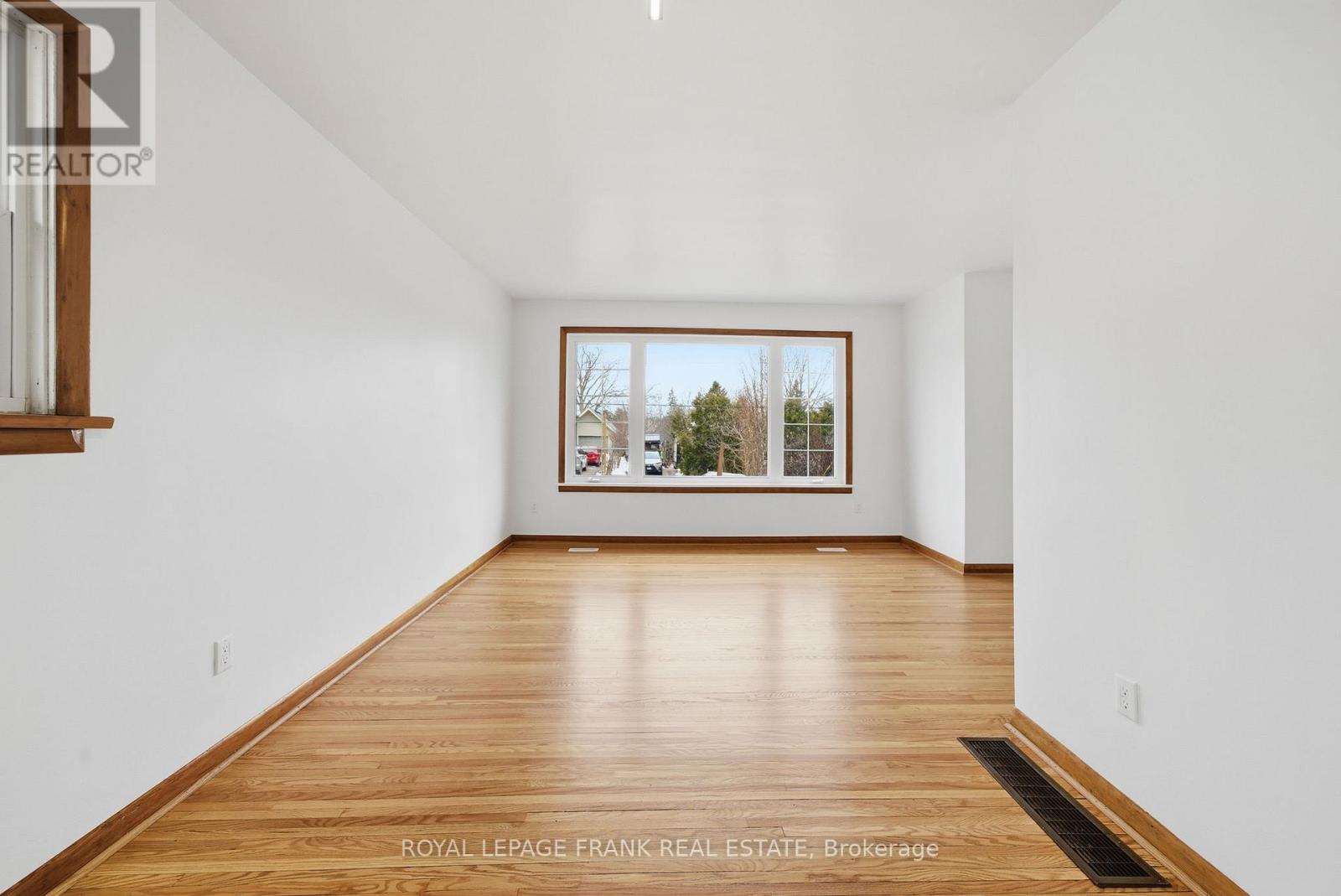 808 Aylmer Street N, Peterborough (Northcrest Ward 5), Ontario  K9H 3Y4 - Photo 9 - X12926288