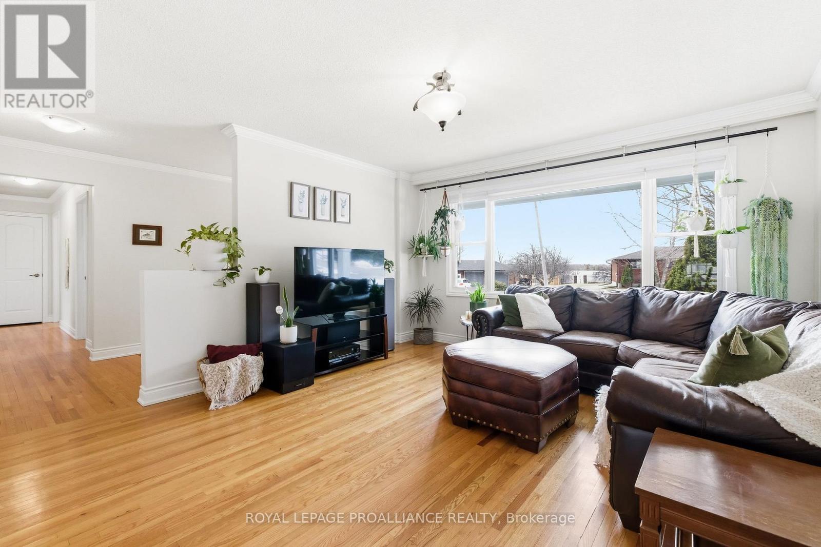 836 Stewart Drive, Peterborough (Ashburnham Ward 4), Ontario  K9J 7R4 - Photo 10 - X12926338