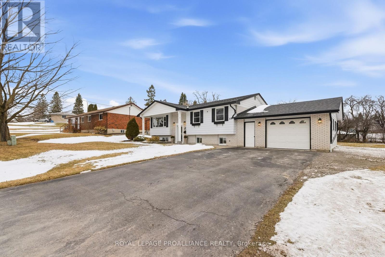 836 Stewart Drive, Peterborough (Ashburnham Ward 4), Ontario  K9J 7R4 - Photo 3 - X12926338