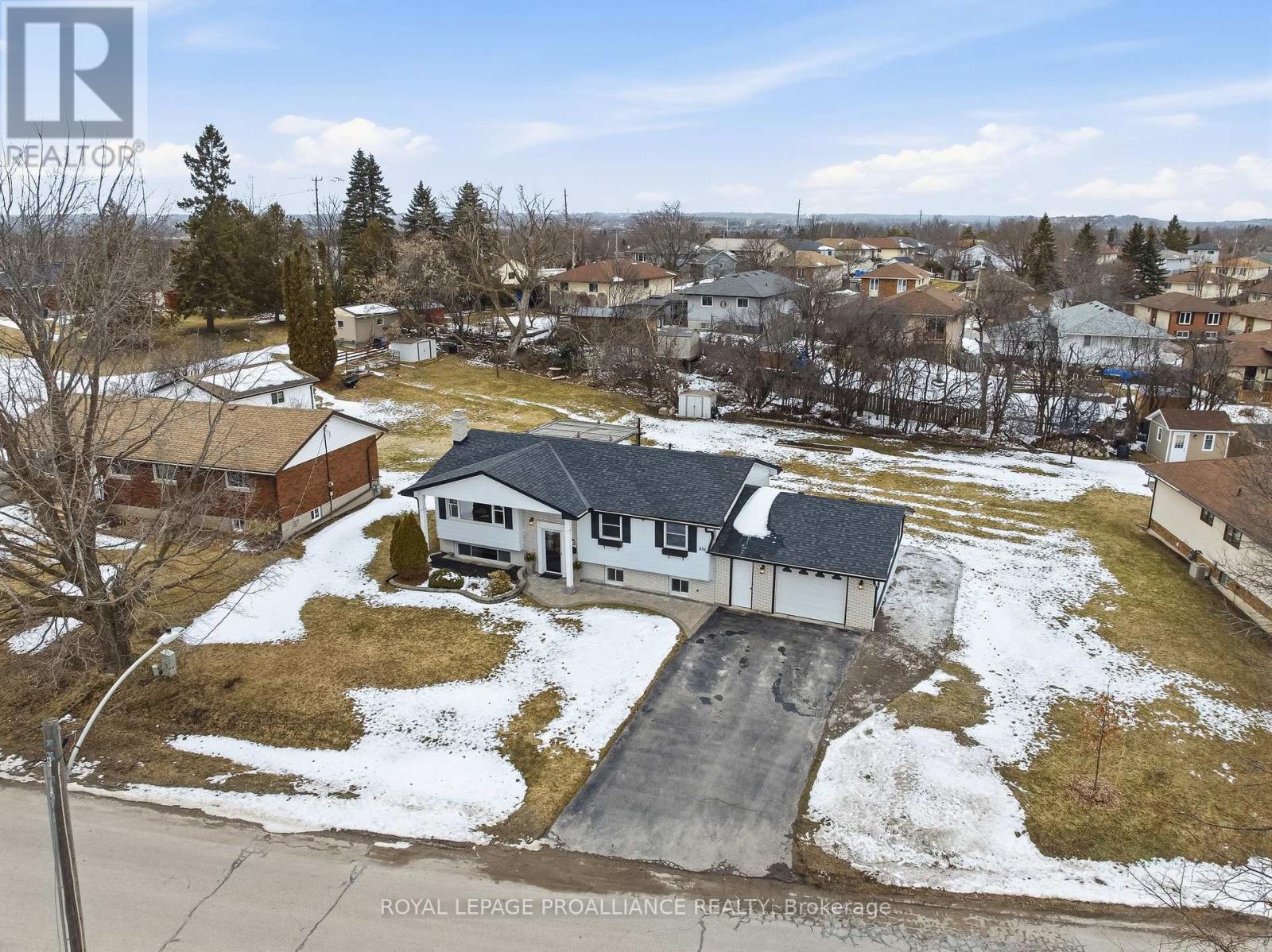 836 Stewart Drive, Peterborough (Ashburnham Ward 4), Ontario  K9J 7R4 - Photo 5 - X12926338