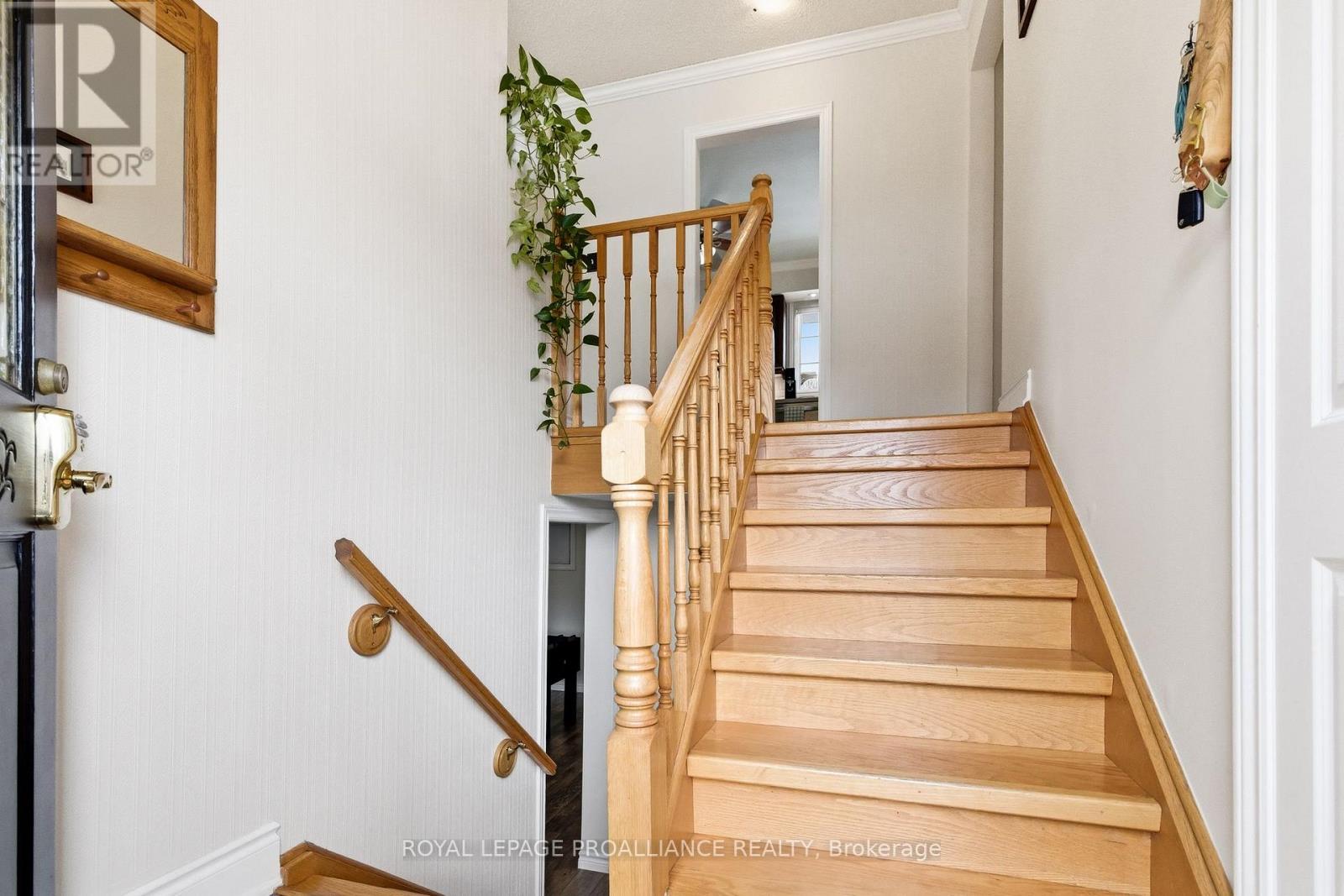 836 Stewart Drive, Peterborough (Ashburnham Ward 4), Ontario  K9J 7R4 - Photo 7 - X12926338