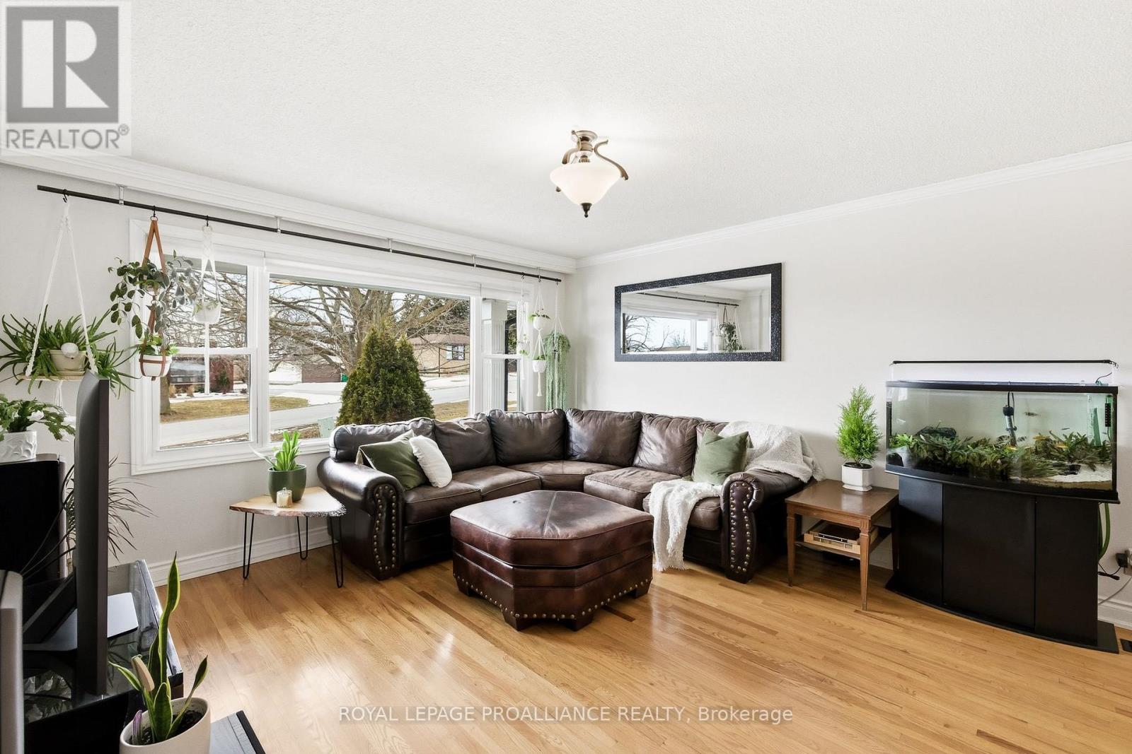 836 Stewart Drive, Peterborough (Ashburnham Ward 4), Ontario  K9J 7R4 - Photo 9 - X12926338