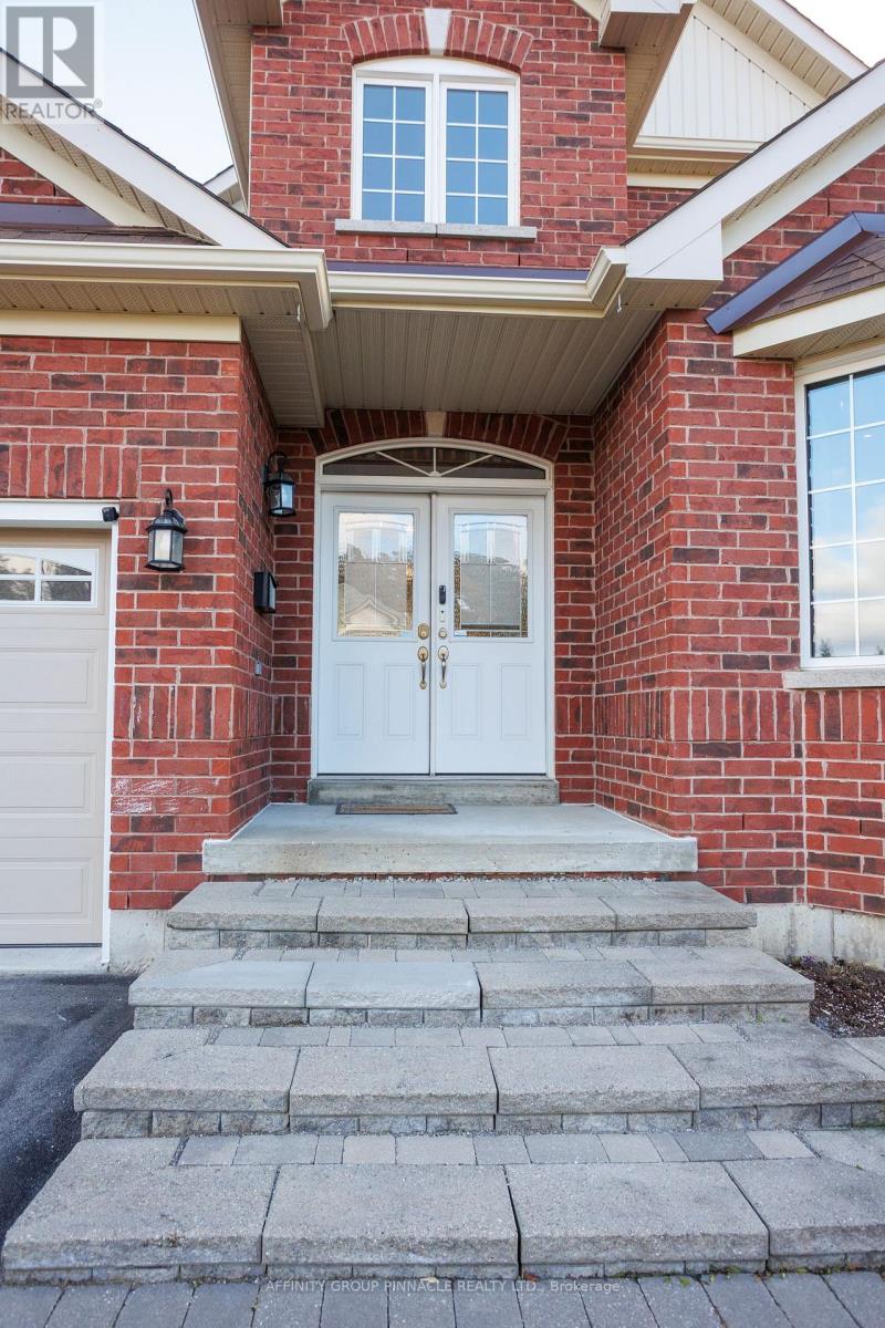 31 Ellis Crescent, Kawartha Lakes (Lindsay), Ontario  K9V 0A5 - Photo 4 - X12928320