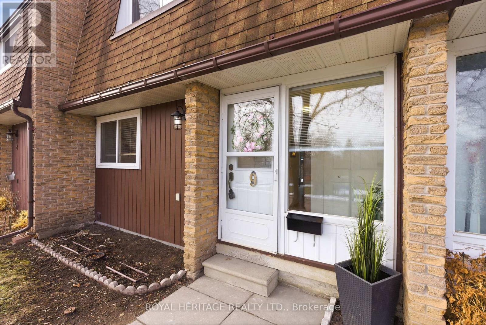 9 - 740 Chamberlain Street, Peterborough (Otonabee Ward 1), Ontario  K9J 4M3 - Photo 2 - X12928520