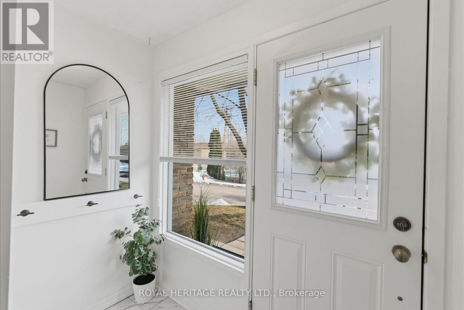 9 - 740 Chamberlain Street, Peterborough (Otonabee Ward 1), Ontario  K9J 4M3 - Photo 3 - X12928520