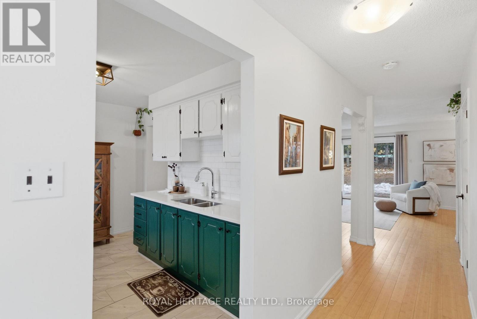 9 - 740 Chamberlain Street, Peterborough (Otonabee Ward 1), Ontario  K9J 4M3 - Photo 4 - X12928520