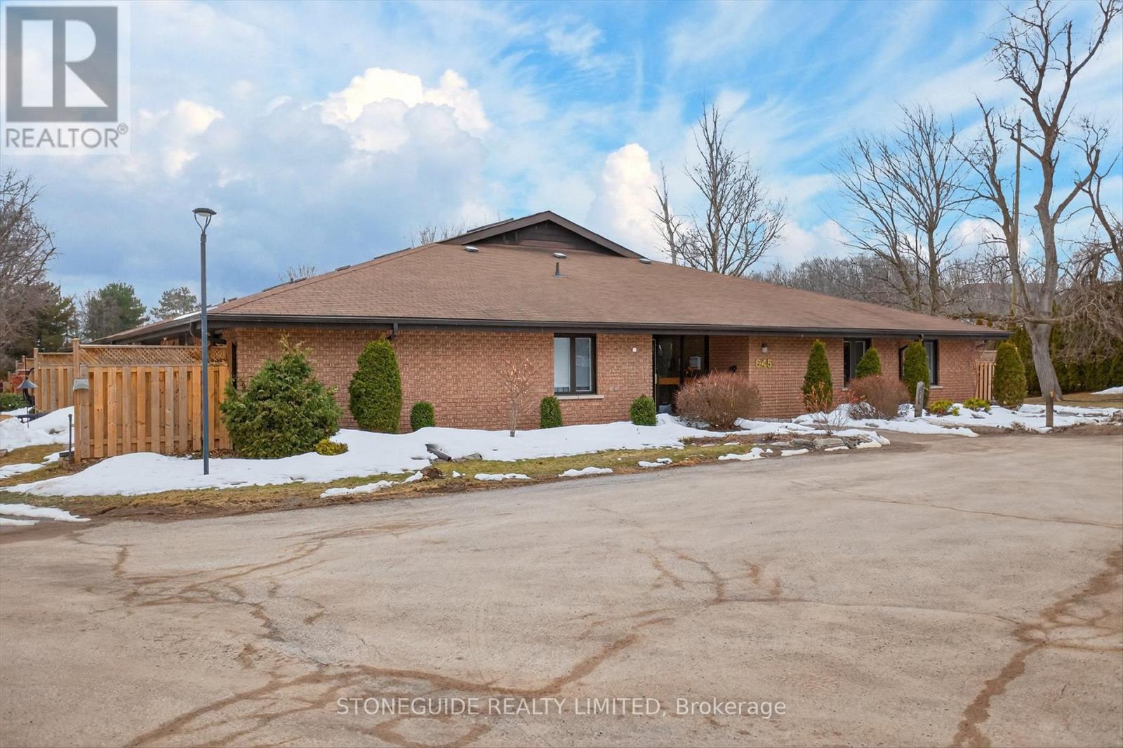 1 - 645 WHITAKER STREET, peterborough (ashburnham ward 4), Ontario