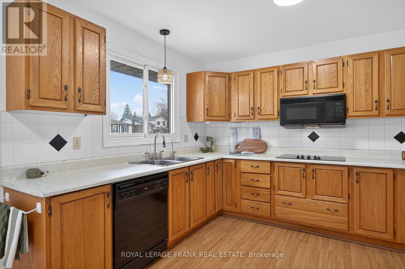 2260 Kawartha Hts Boulevard, Peterborough (Monaghan Ward 2), Ontario  K9K 1P4 - Photo 9 - X12928904