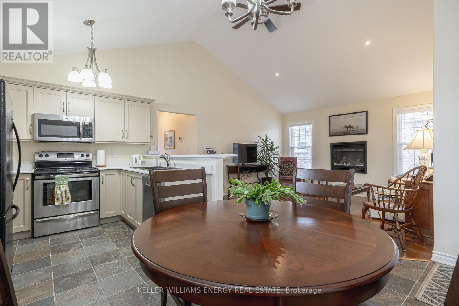 46 Beall Street, Kawartha Lakes (Lindsay), Ontario  K9V 6J6 - Photo 10 - X12928988