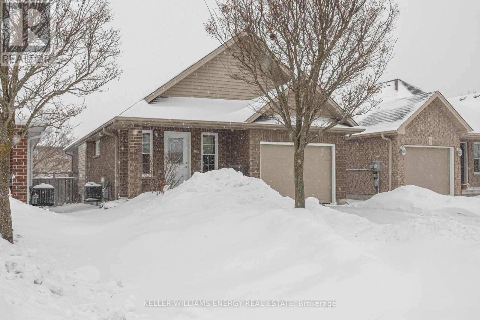 46 Beall Street, Kawartha Lakes (Lindsay), Ontario  K9V 6J6 - Photo 3 - X12928988