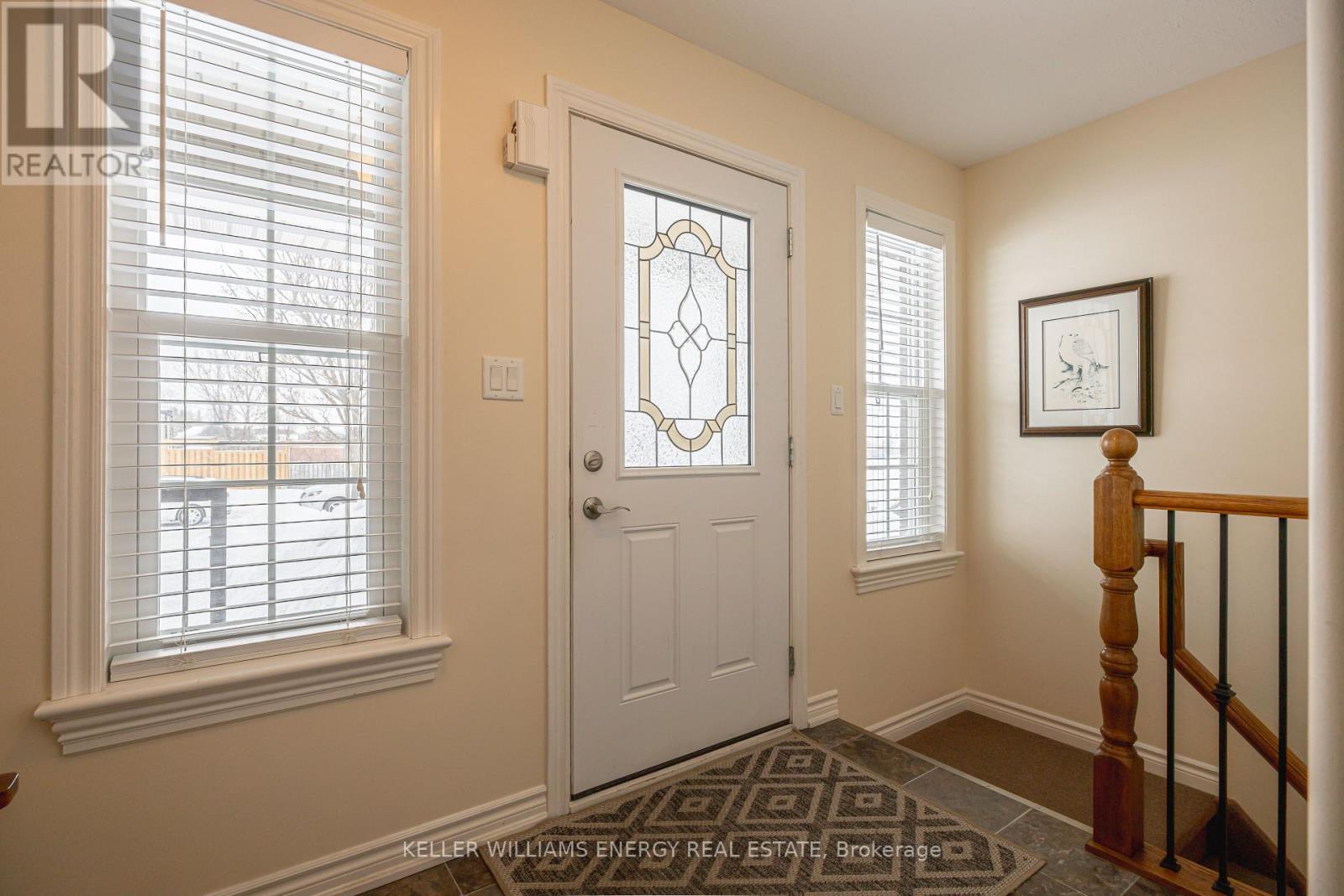 46 Beall Street, Kawartha Lakes (Lindsay), Ontario  K9V 6J6 - Photo 5 - X12928988