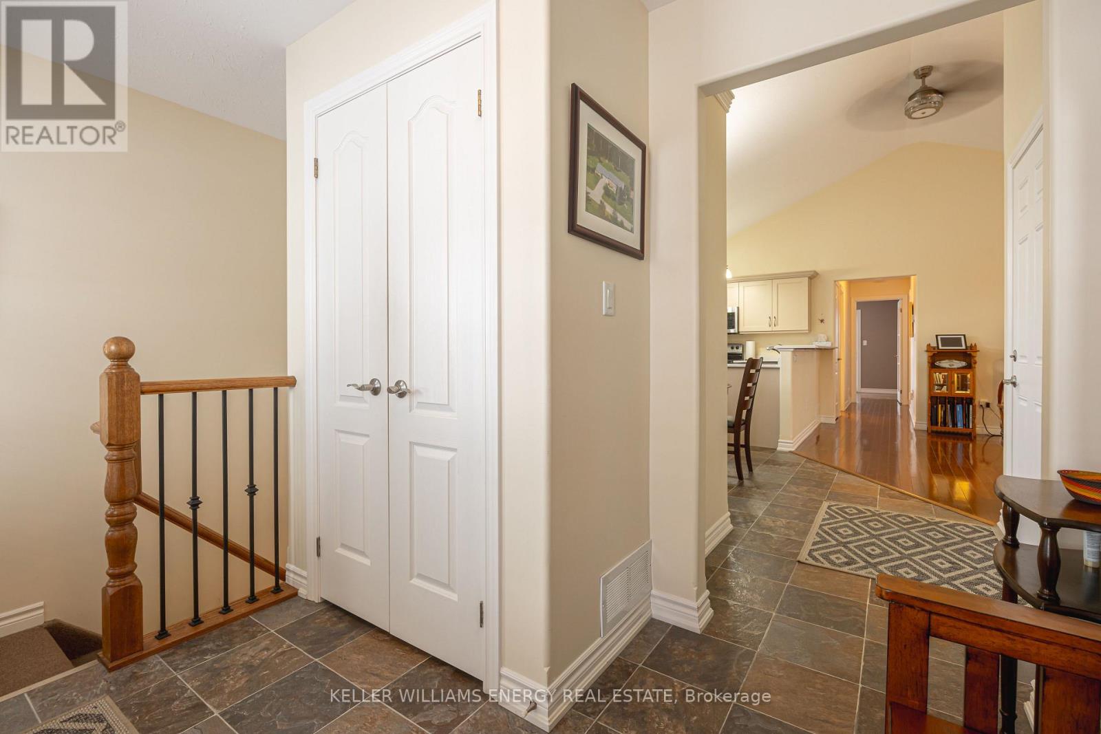 46 Beall Street, Kawartha Lakes (Lindsay), Ontario  K9V 6J6 - Photo 6 - X12928988