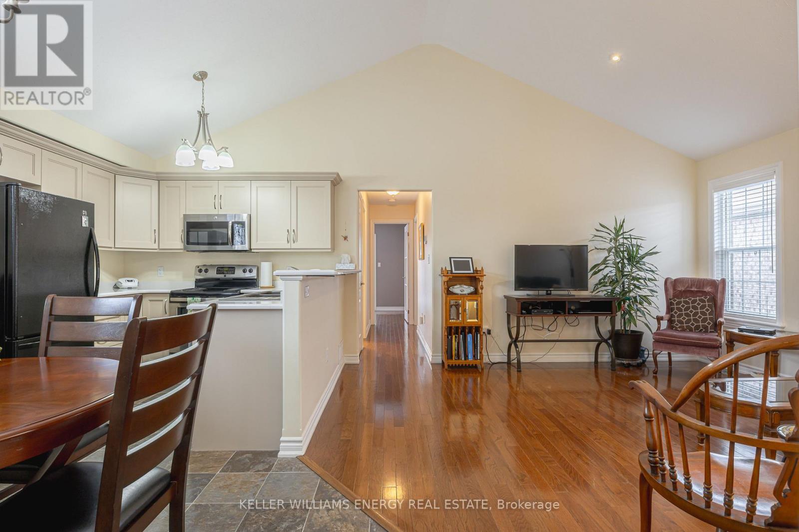 46 Beall Street, Kawartha Lakes (Lindsay), Ontario  K9V 6J6 - Photo 7 - X12928988