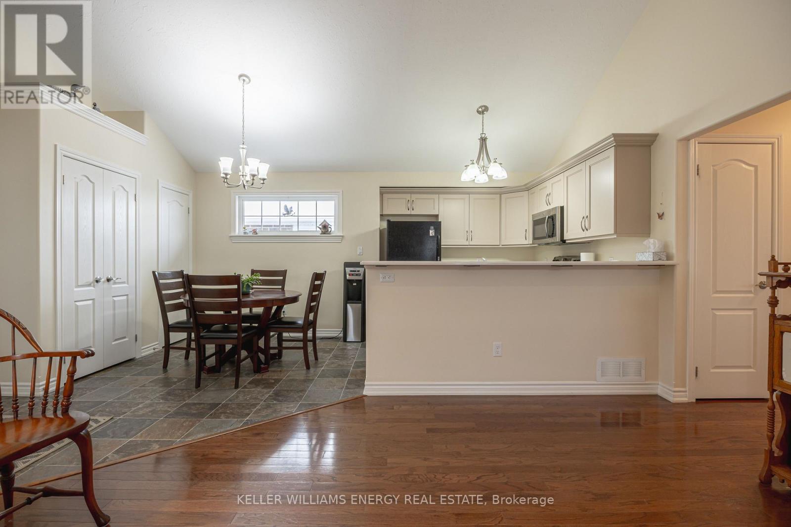 46 Beall Street, Kawartha Lakes (Lindsay), Ontario  K9V 6J6 - Photo 8 - X12928988