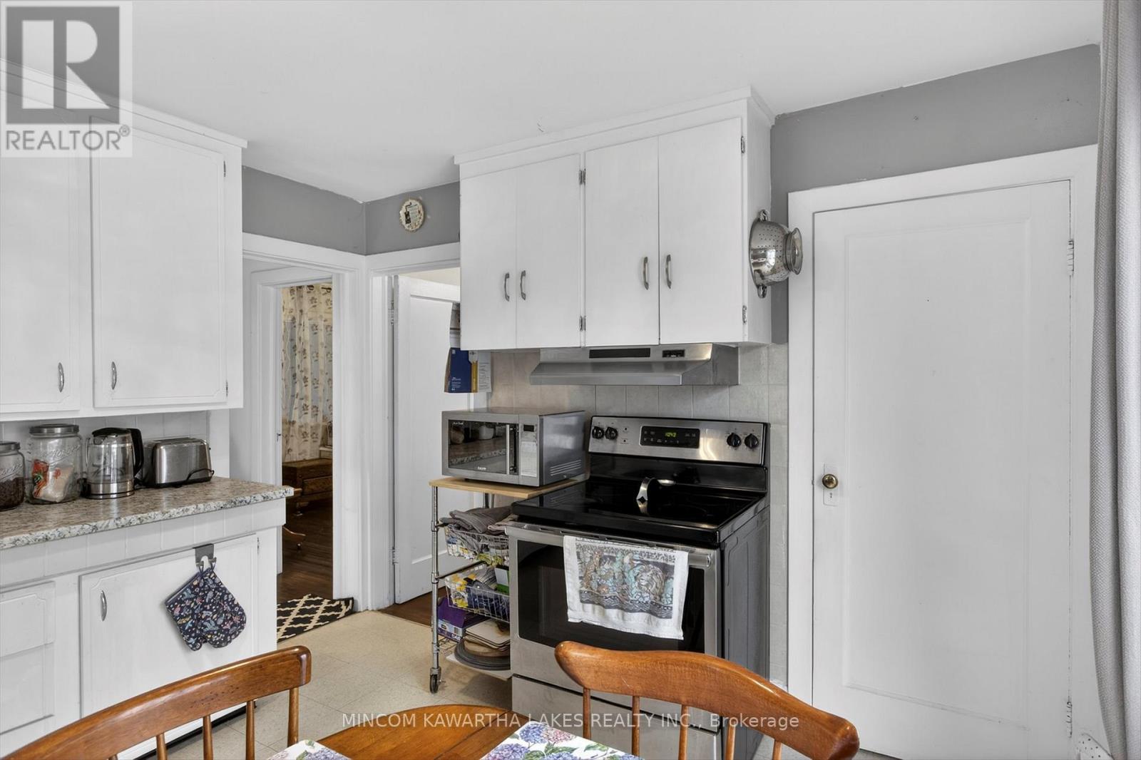 469 Edison Avenue, Peterborough (Otonabee Ward 1), Ontario  K9J 4G4 - Photo 11 - X12929626