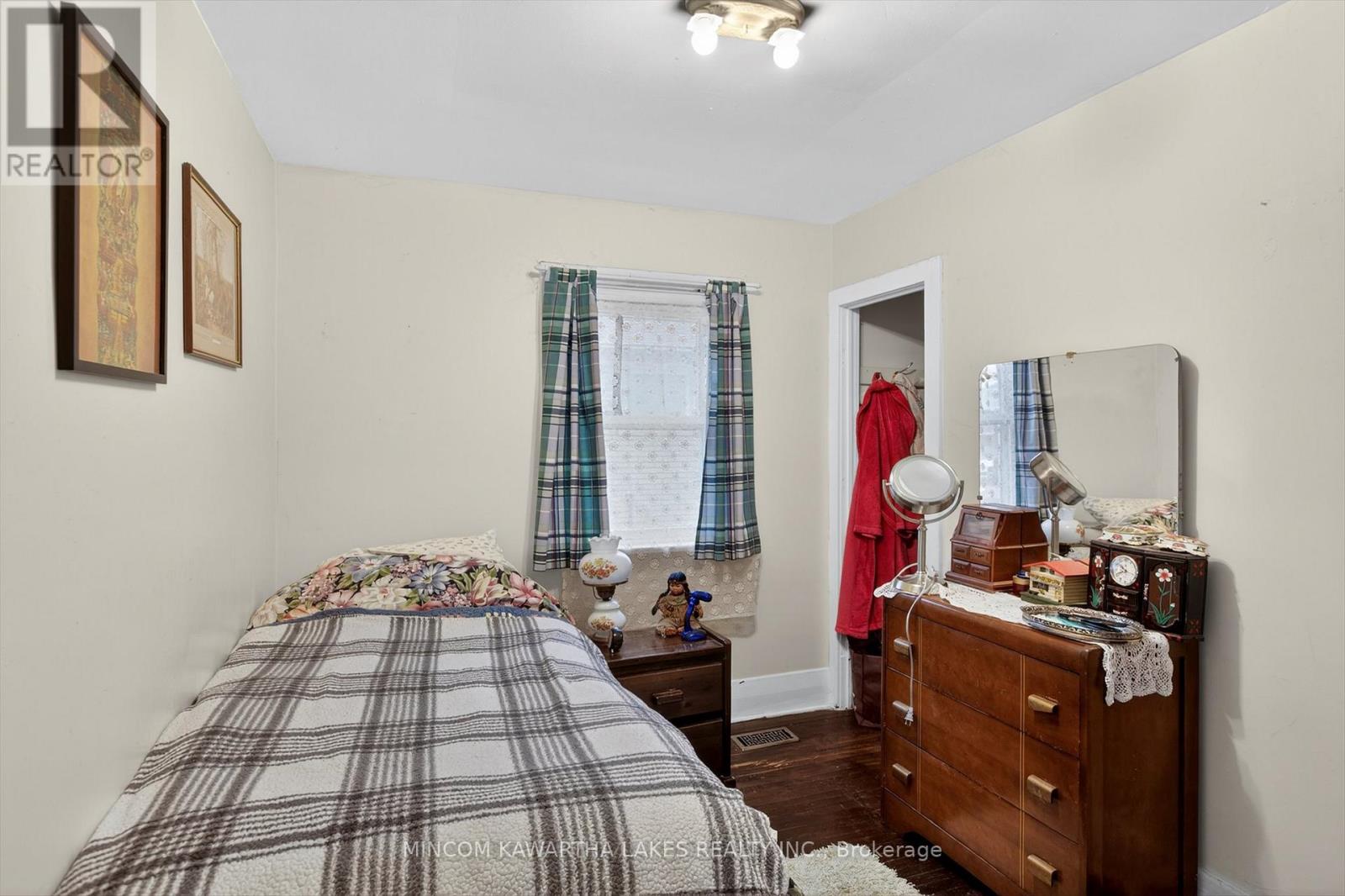 469 Edison Avenue, Peterborough (Otonabee Ward 1), Ontario  K9J 4G4 - Photo 19 - X12929626