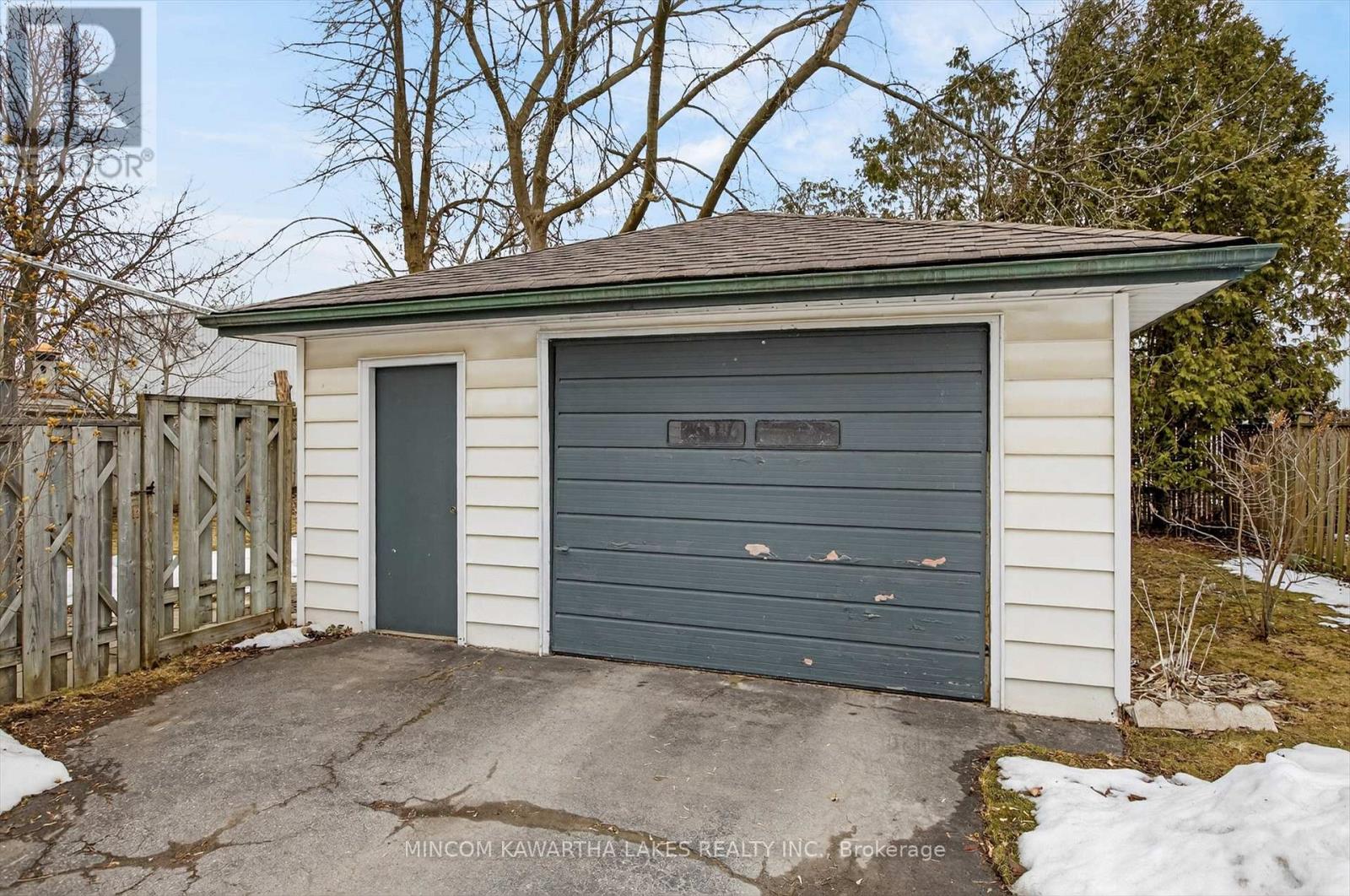 469 Edison Avenue, Peterborough (Otonabee Ward 1), Ontario  K9J 4G4 - Photo 36 - X12929626