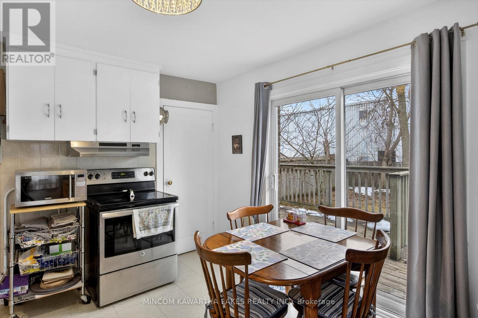 469 Edison Avenue, Peterborough (Otonabee Ward 1), Ontario  K9J 4G4 - Photo 8 - X12929626