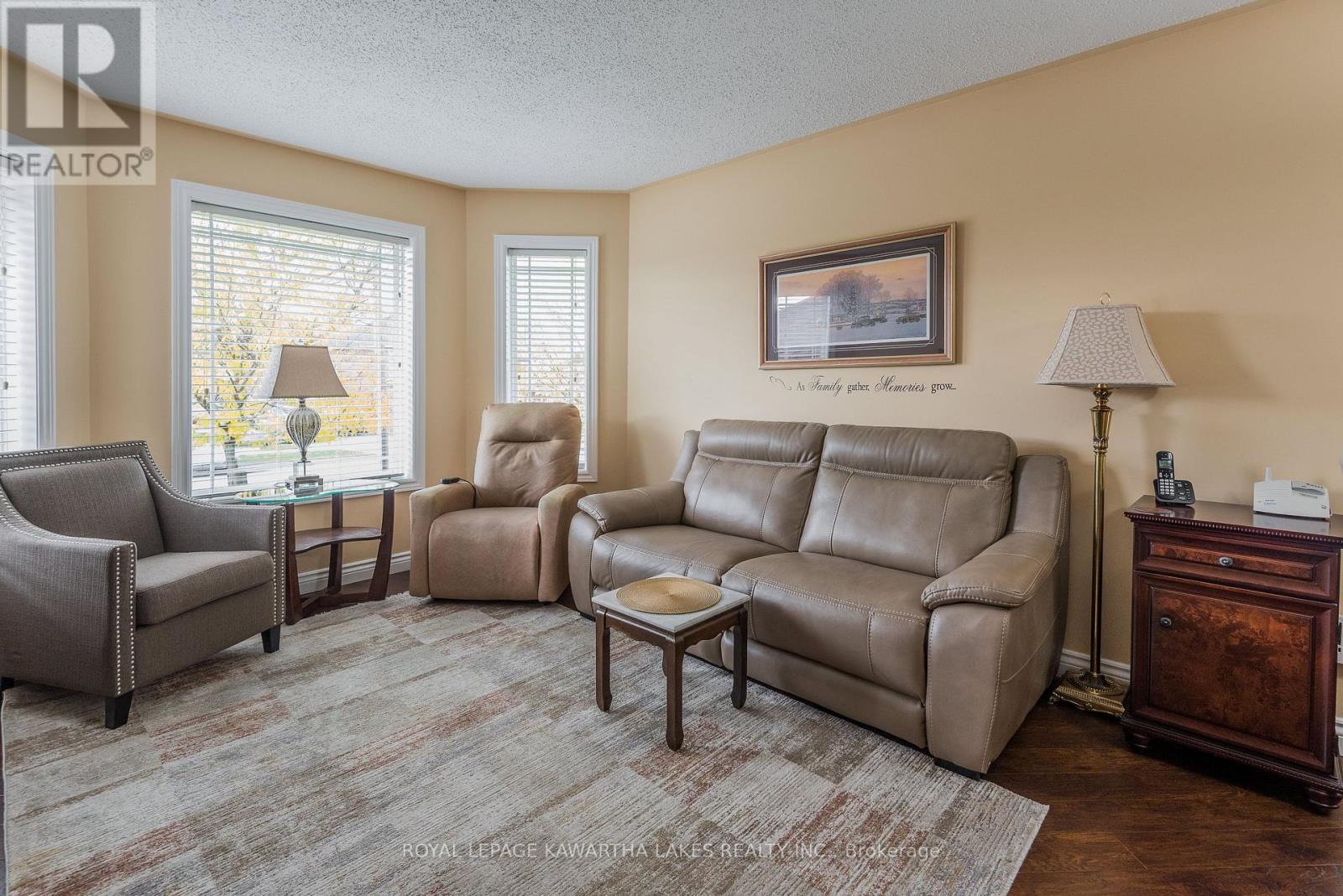 29 Midland Drive, Kawartha Lakes (Lindsay), Ontario  K9V 6B9 - Photo 13 - X12931634