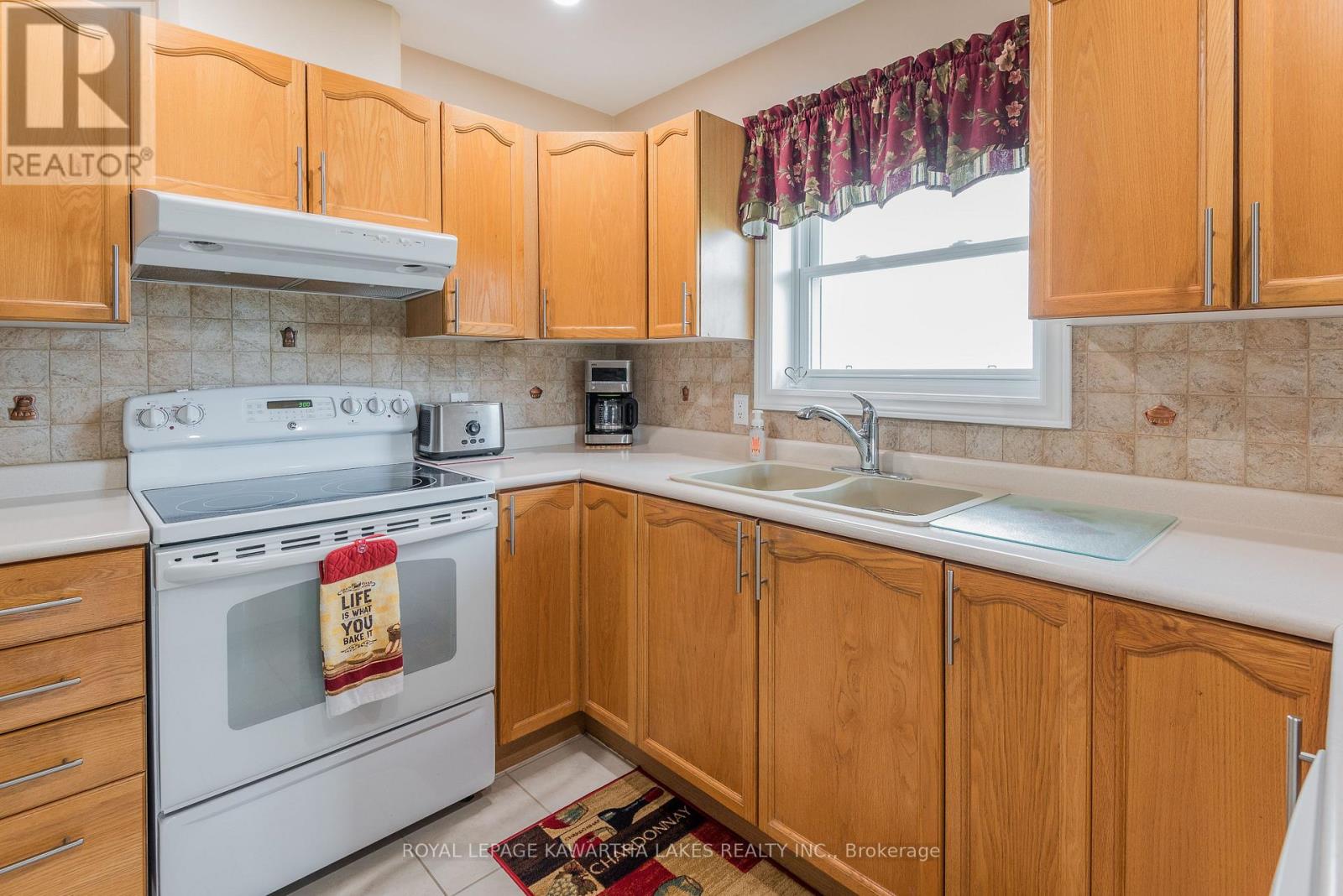 29 Midland Drive, Kawartha Lakes (Lindsay), Ontario  K9V 6B9 - Photo 17 - X12931634