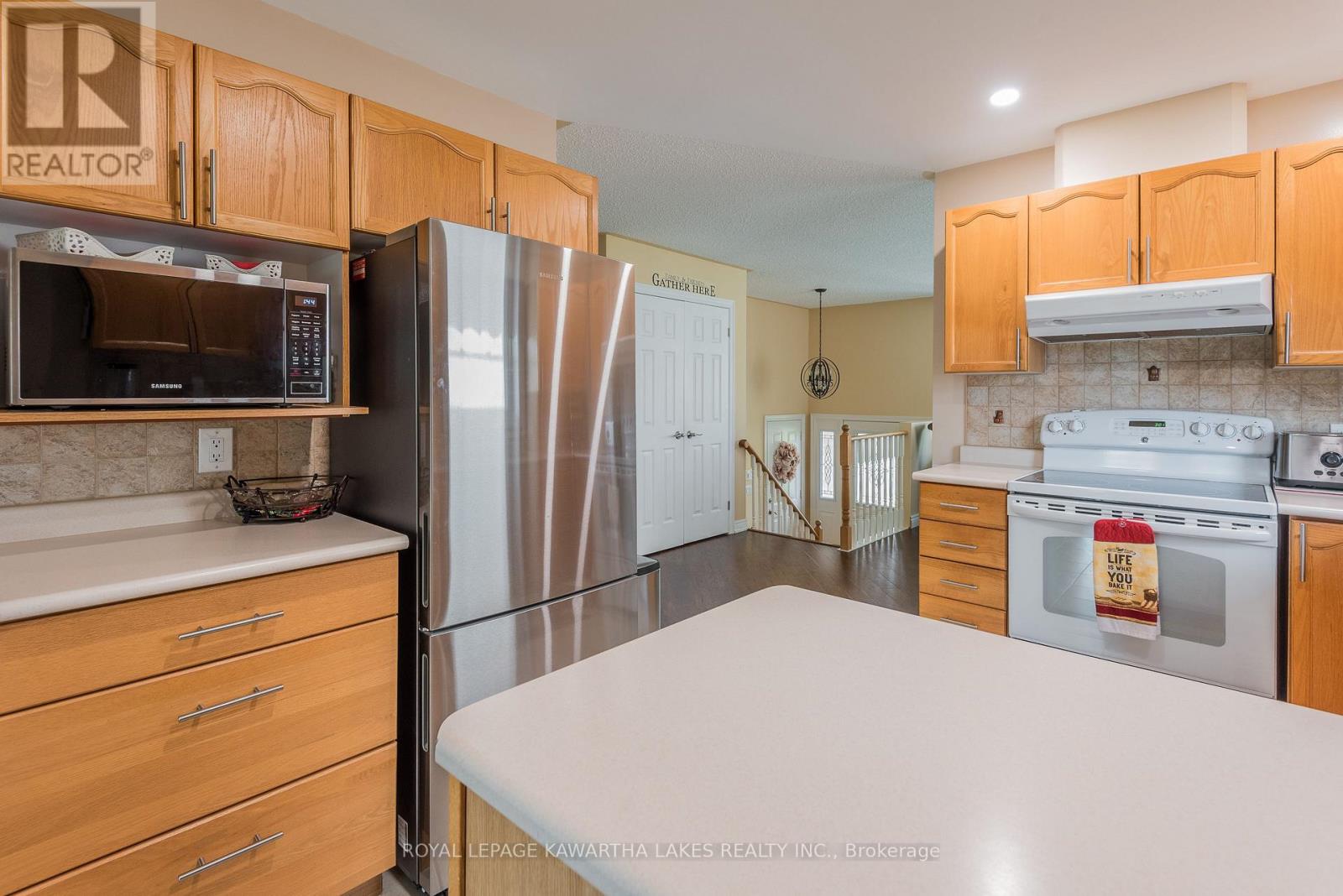 29 Midland Drive, Kawartha Lakes (Lindsay), Ontario  K9V 6B9 - Photo 18 - X12931634