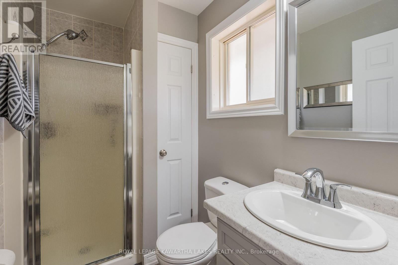 29 Midland Drive, Kawartha Lakes (Lindsay), Ontario  K9V 6B9 - Photo 24 - X12931634