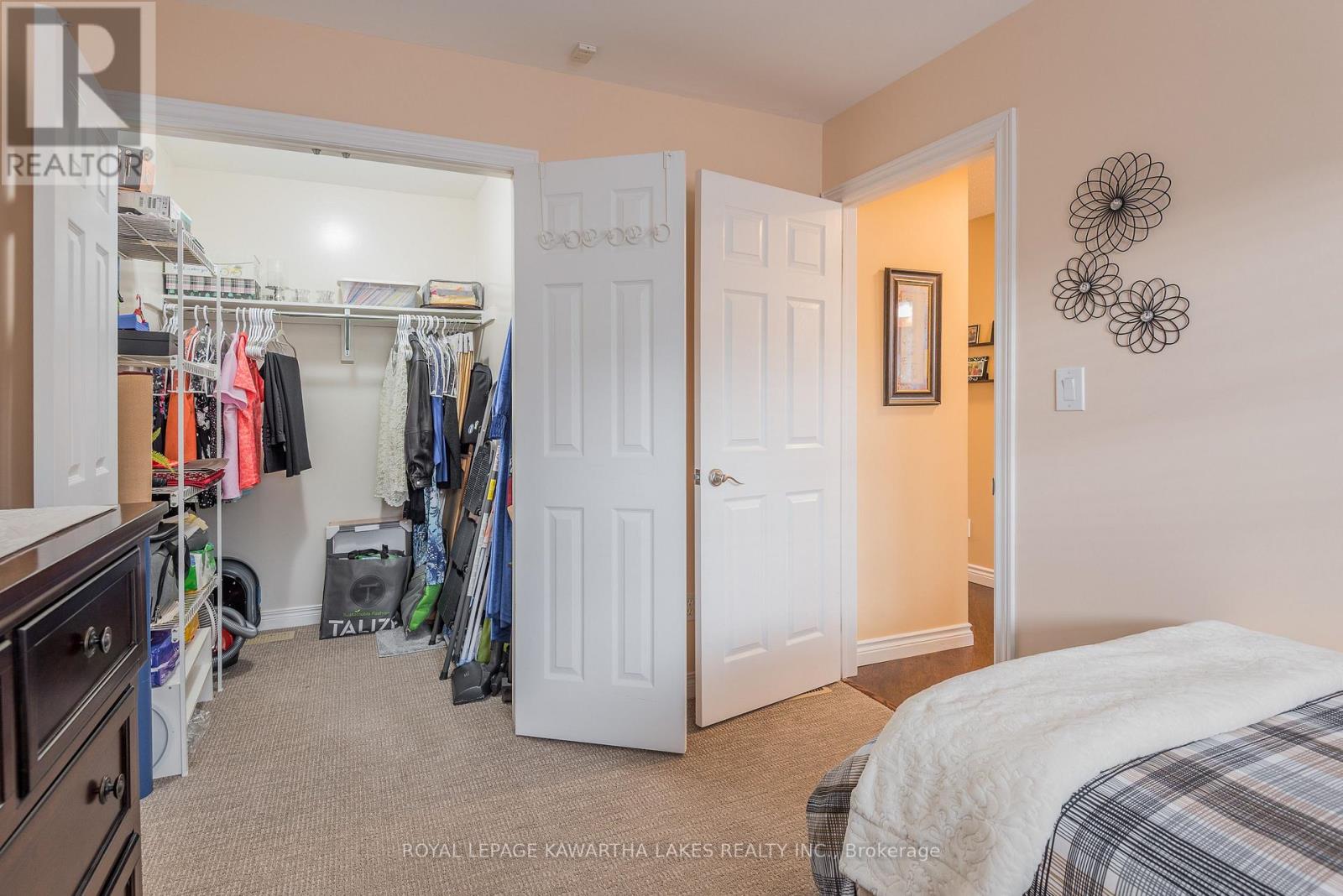 29 Midland Drive, Kawartha Lakes (Lindsay), Ontario  K9V 6B9 - Photo 25 - X12931634