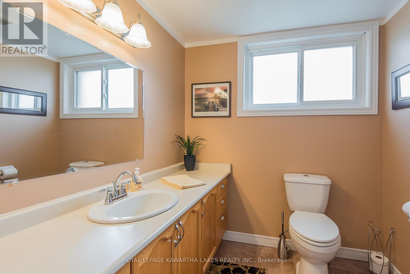 29 Midland Drive, Kawartha Lakes (Lindsay), Ontario  K9V 6B9 - Photo 35 - X12931634