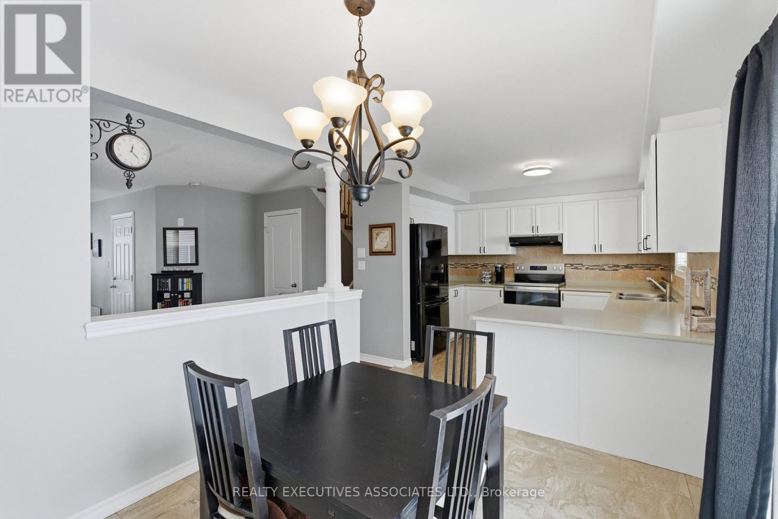 71 Truax Street, Kawartha Lakes (Lindsay), Ontario  K9V 0E3 - Photo 12 - X12933812