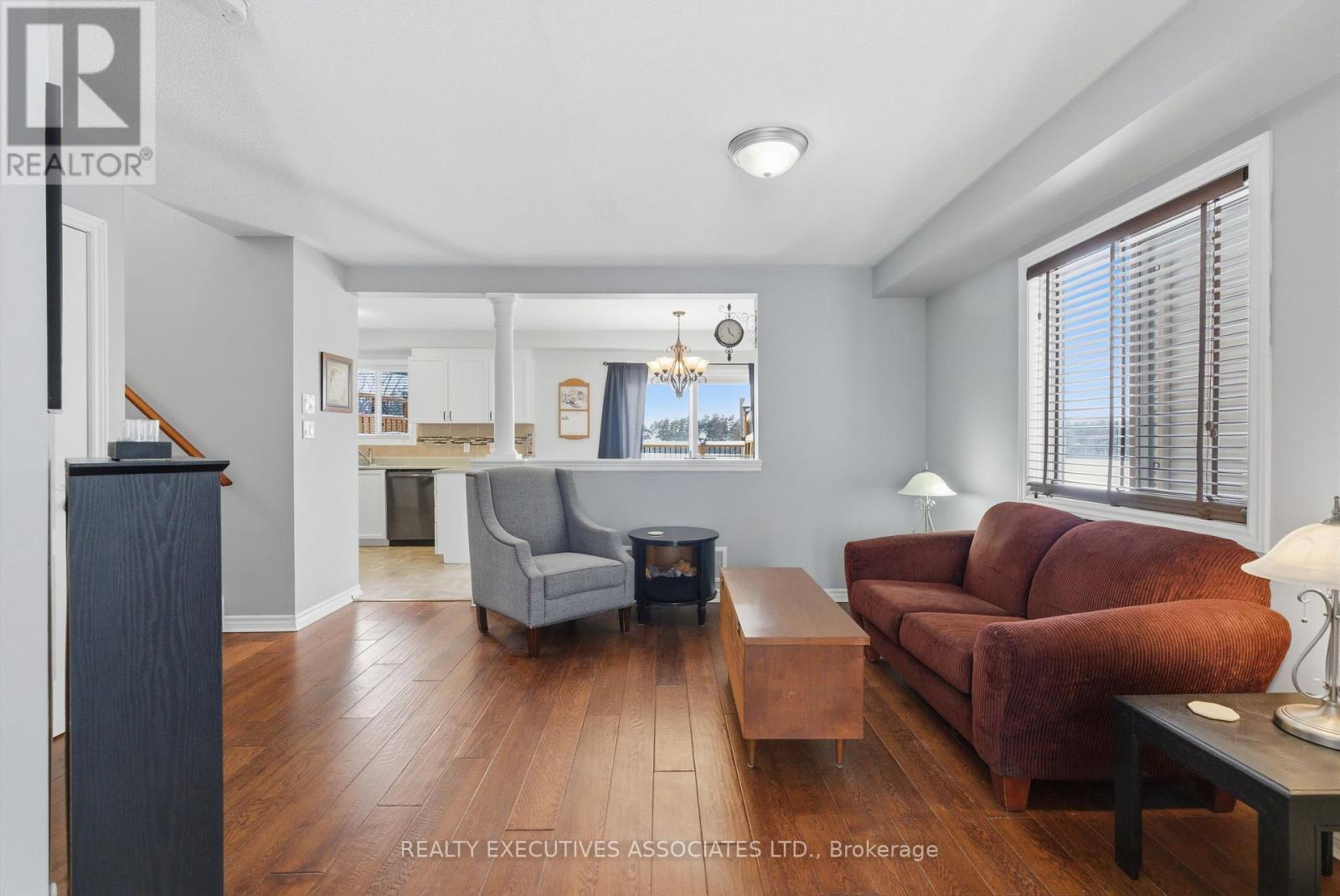 71 Truax Street, Kawartha Lakes (Lindsay), Ontario  K9V 0E3 - Photo 4 - X12933812