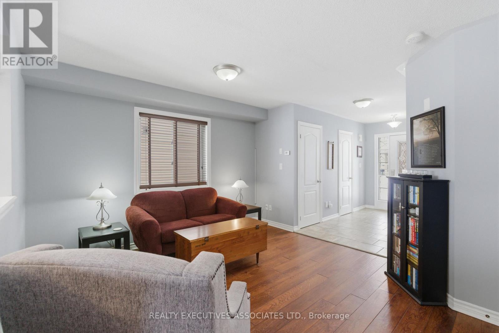 71 Truax Street, Kawartha Lakes (Lindsay), Ontario  K9V 0E3 - Photo 6 - X12933812