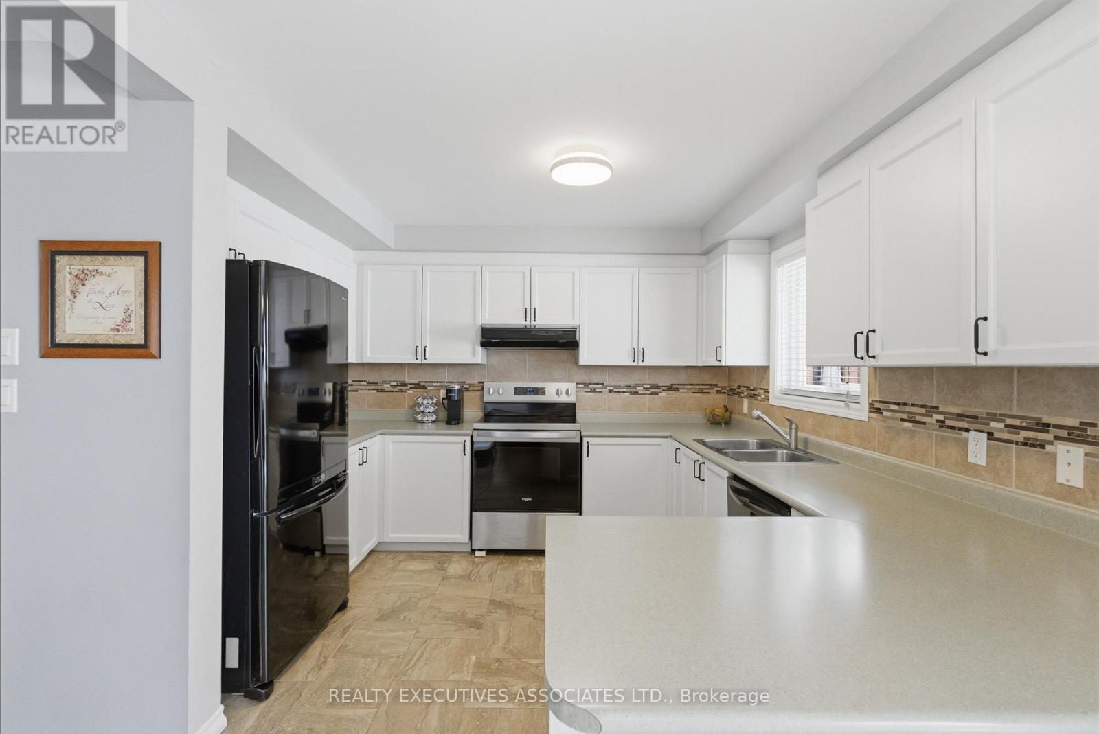 71 Truax Street, Kawartha Lakes (Lindsay), Ontario  K9V 0E3 - Photo 8 - X12933812