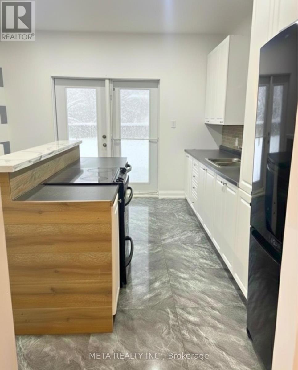 636 Union Street, Peterborough (Town Ward 3), Ontario  K9H 3V5 - Photo 3 - X12934814